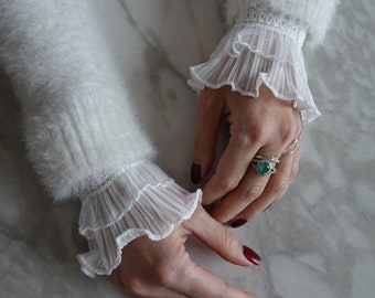 White ruffle cuffs, fake cuffs, fake sleeves, wrist cuffs, Lolita wrist cuff, Horn cuffs, Detachable shirt false sleeves