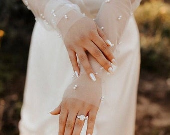 Long wedding gloves, long bridal gloves, white long gloves, gloves with pearls, fingerless gloves, long tulle gloves, fingerless arm cuff