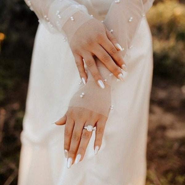 Gants de mariage longs, gants de mariée longs, gants longs blancs, gants avec perles, mitaines, gants longs en tulle, manchette sans doigts