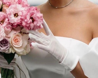 Short wedding gloves, sheer bridal gloves, white short gloves, wedding dress gloves, short tulle gloves, white satin gloves,tea party gloves