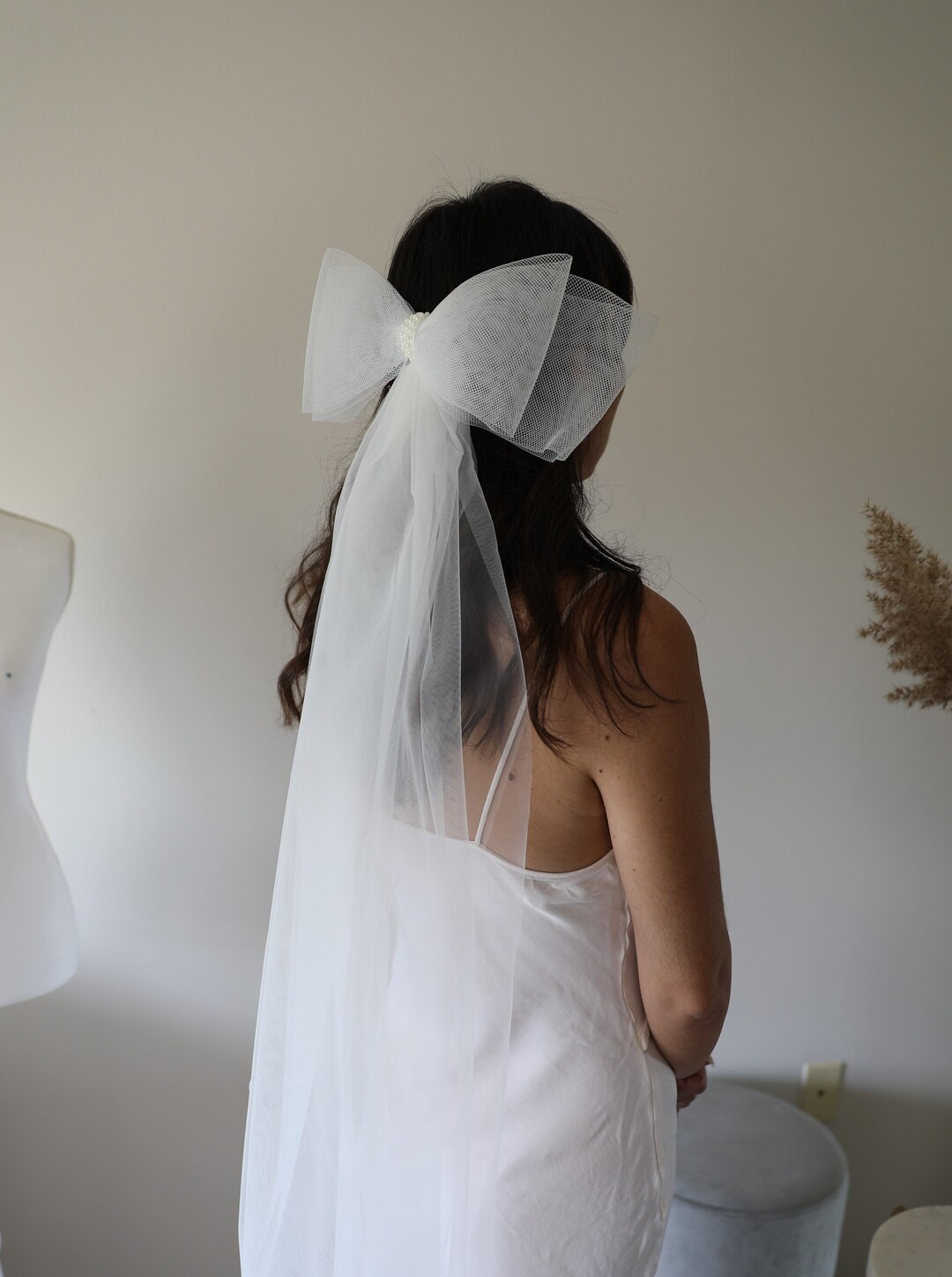 Bridal Hair Bow, Wedding Veil, White Bow, Bridal Medium Veil, Bow Hair Clip, Bow Tie Bridal Veil