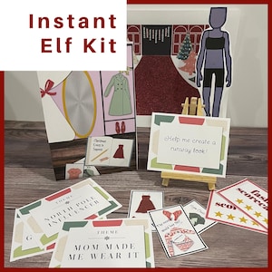 Könnte beinhalten: Ein Instant Elf Kit mit einer Papierpuppe, einer Laufsteg-Kulisse und verschiedenen Karten. Die Karten zeigen Texte wie Help me create a runway look, North Pole Influencer, Mom made me wear it sowie Mode-Bewertungskarten mit Sternen.
