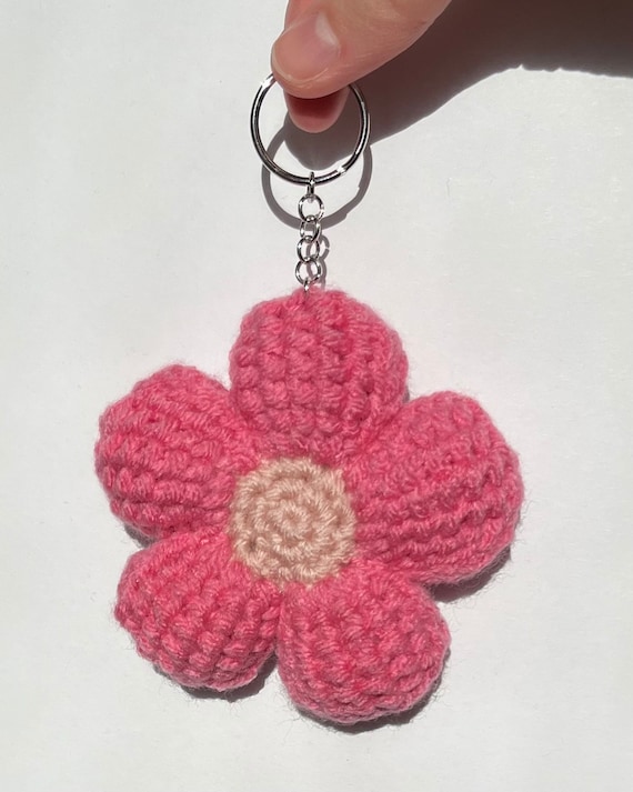 パフクロシェフラワーキーホルダー/バッグアクセサリー - Etsy 日本