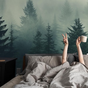 Neblige Berglandschaft zum Abziehen und Aufkleben - Rustikales Wald Abnehmbares Dekor - Nebliger Wald Wandkunst - Waldszene Schlafzimmer Dekor