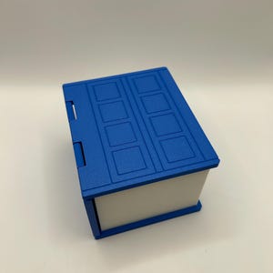 Pudełko na talię kart „Pamiętnik River Song” z serialu „Doctor Who” – Magic the Gathering – EDH Commander – magnetyczne pudełko i tacka na karty drukowane w technologii 3D