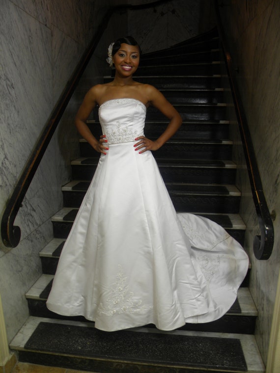 Bridal Satin white classic strapless wedding dress