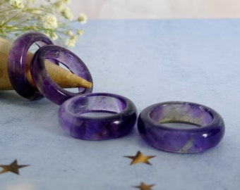 Massiver Amethyst-Kristallring, Amethyst-Bandring, Edelsteinring, Fische-Geschenk für sie, ein Kristallversprechensring für Männer und für Frauen