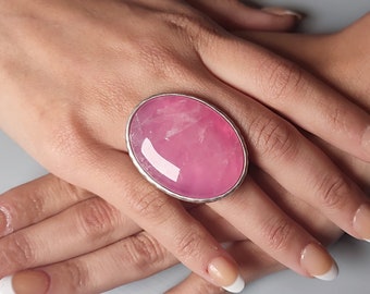 Dark pink crystal ring, pink Quartz ring, large pink oval stone statement cocktail ring