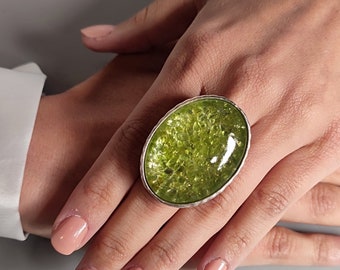 Grande bague tendance péridot : argent vieilli, réglable