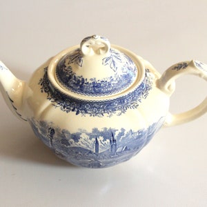 Burgenland Villeroy Boch teapot vintage tea pot porcelain blue white mid century 1950s teapot England style gift tea drinker