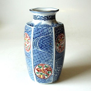 Asia Vase Ornaments blue white China Japan Vintage 1960s 70s Porcelaine Asiatica
