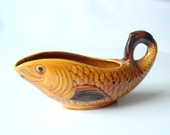 Gallo Neptuno sauce boat fish ceramic vintage sauce bowl serving sauce fish plate Villeroy and Boch Germany yellow decoration kitchen buffet