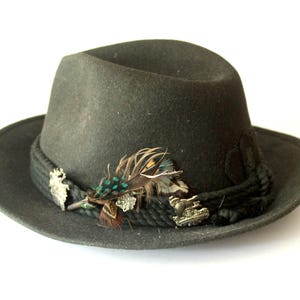 Traditional hat vintage felt hat 50s ladies hat feather decoration and pins traditional hat ladies green hat hunting Bavaria traditional Germany handmade