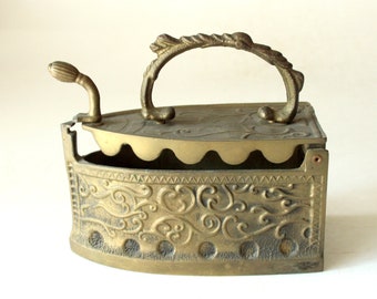 Kohle Bügeleisen Messing antik Gusseisen Style Plätteisen Vintage antique style cast charcoal iron solid brass Geschenk Schneiderin Deko