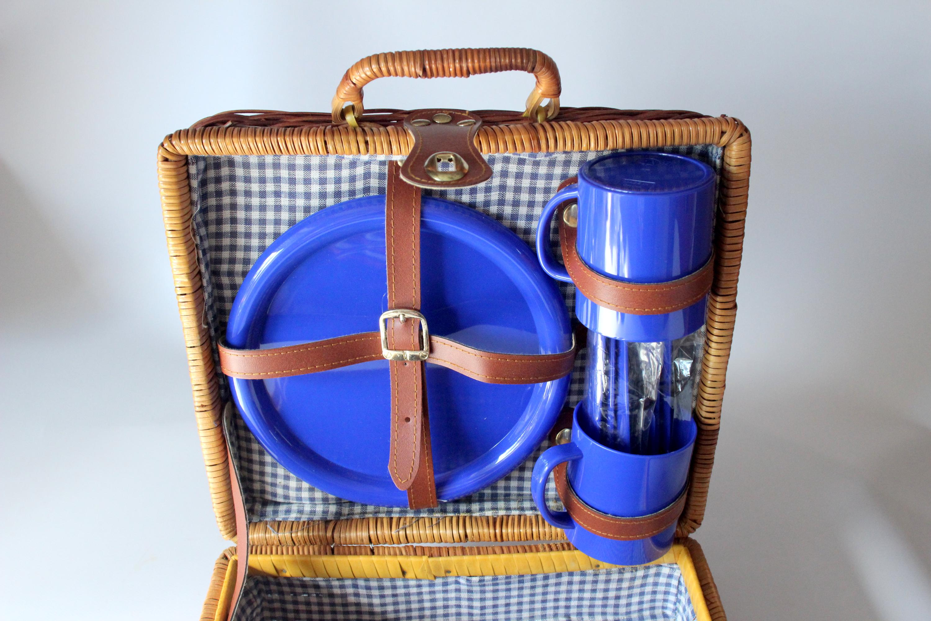 美品　Vintage picnic basket Stylish Picnic Case for 2 People With Accessories Vintage Picnic