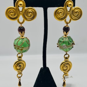 Vintage 80’s Green Hand Blown Glass Pierced Dangle Earrings Gold Tone NOS Saks Fifth Avenue 3.25” Boho