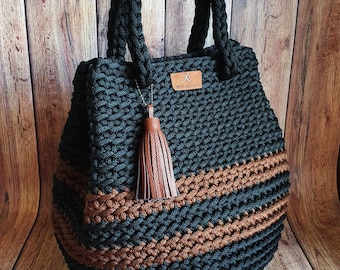 Bolso de ganchillo: Bolso de mercado hecho a mano con cuerda de poliéster y borla.