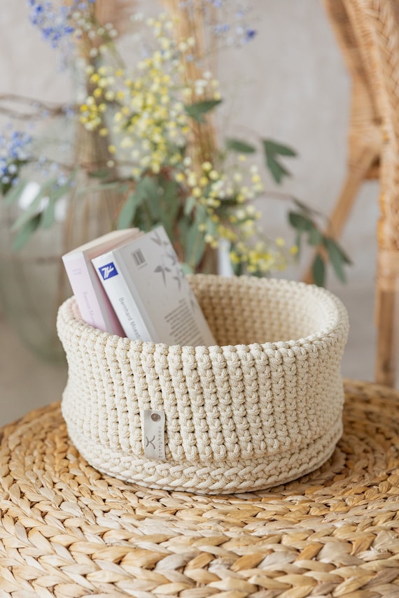 ハンドメイドかぎ針編み収納バスケット：クリーム色のポリエステル
