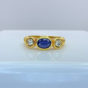 18K Solid Goldring mit natürlichem blauem Saphir, umgeben von natürlichen Diamanten | Natürlicher Saphir Diamant Ring | Massiver Goldring | Edelstein