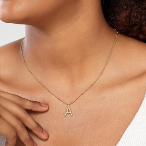 Collar con inicial de oro personalizado, colgante con alfabeto hecho a mano, cadena de latón chapada en oro amarillo, joyería con letras personalizadas, regalo para ella