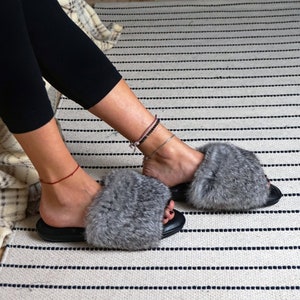 Women's house shoes, leather slippers, gray colour fur of rabbit slippers, open toe slippers, home slippers