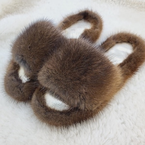 Women&#39;s fur house shoes, leather slippers, brown musk beaver slippers, open toe home slippers
