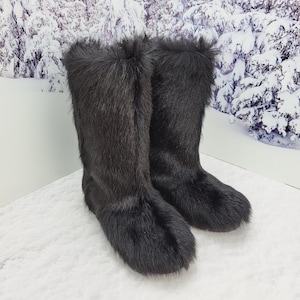 Zwarte snowboots van echt geitenbont, harige after-skischoenen, mukluks