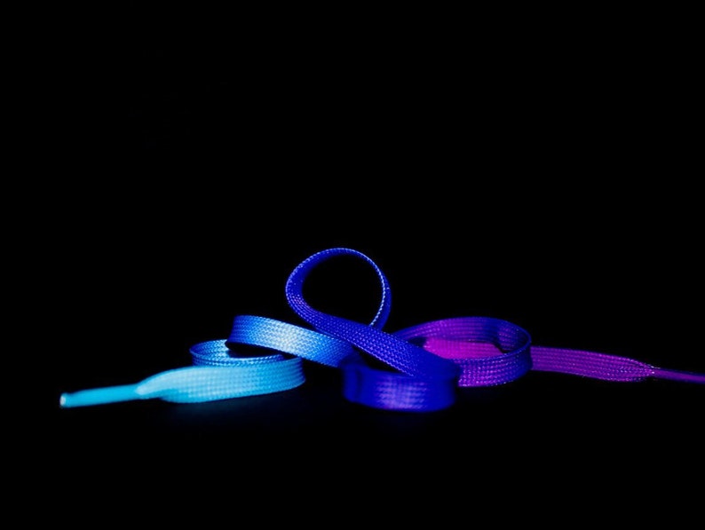 Vibrant Gradient Shoelaces Ultraviolet