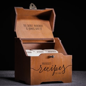Aangepaste receptendoos met verdelers en kaarten van 4 x 6, gepersonaliseerde houten receptenkaartdoos, familiereceptendoos vrijgezellenfeest