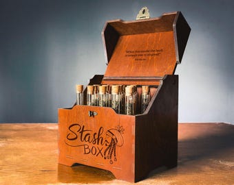 Niestandardowe pudełko Stash Box – spersonalizowane drewniane pudełko na zioło z 18 szklanymi tubami | Idealny prezent dla palacza i pudełko Stashbox