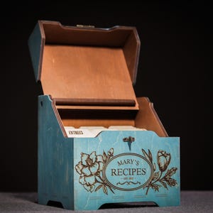 Scatola per ricette in legno floreale 4x6 - Scatola per ricette personalizzata con divisori, porta ricette di famiglia personalizzato per cucina o regalo per addio al nubilato