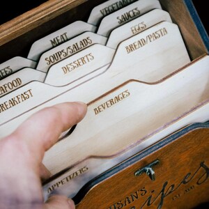 Family recipe box made of high-quality plywood, includes customizable recipe dividers