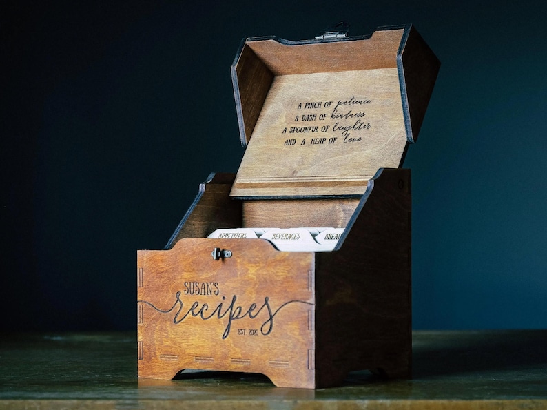 Personalized recipe box with dividers