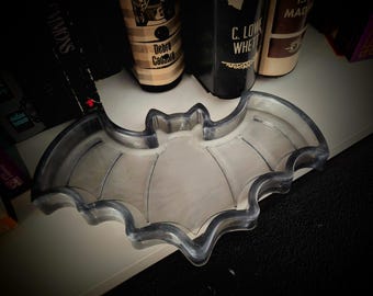 Gothic Bat Wing Trinket Tray: Shimmering Resin Jewelry Holder