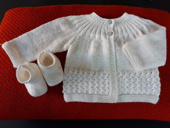 handmade woolen sweater for baby girl