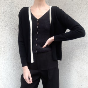 ヴィンテージ 100% カシミア カーディガン - 黒と白のコントラストのある縁取り