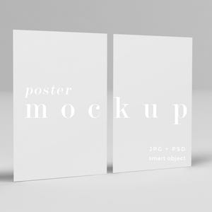 Mockup portretposter, DIN A5 minimalistisch papieren mockup, dubbele niet-ingelijste mock-up voor- en achteraanzicht, A4-mockup, flyer zomermodel, PSD JPG