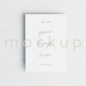 Mockup de convite moderno, mockup de layout plano, mockup de cartão de felicitação branco simples, cartão RSVP, mockup de cartão de convite minimalista, mockup de chá de bebê 018