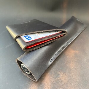 Porta carte in vera pelle + custodia singola per penna (il prezzo è per 2 articoli)