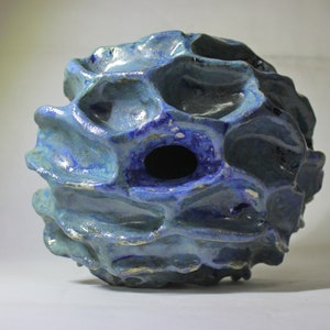 Organic marine Vase. Coral reef. Ceramics of the underwater world. Vase for ikebana. Underwater world. Large studio pottery ikebana vase. imagen 4