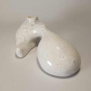 Nordic Abstract sculpture. Ceramic Female form Vase. Art Statue Vase. Torso sculpture vase. Nordic sculpture. Female Body Vase. afbeelding 9