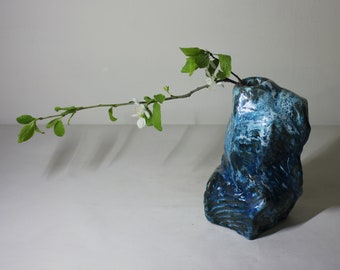 Minimalist Modern Vase. Sculptural vase. Ikebana Style Vase. Sculptural flower vase. Ukrainian gifts. Home Handmade Art Decor.
