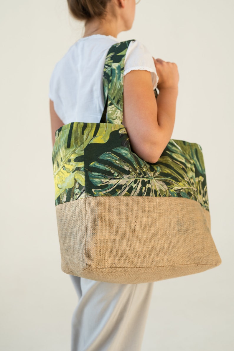 Mattb Jute Travel Tote Bag - Large Reusable Beach Bag, Waterproof Lining, Zipper Pocket, 18" X 14.5" X 7.9"