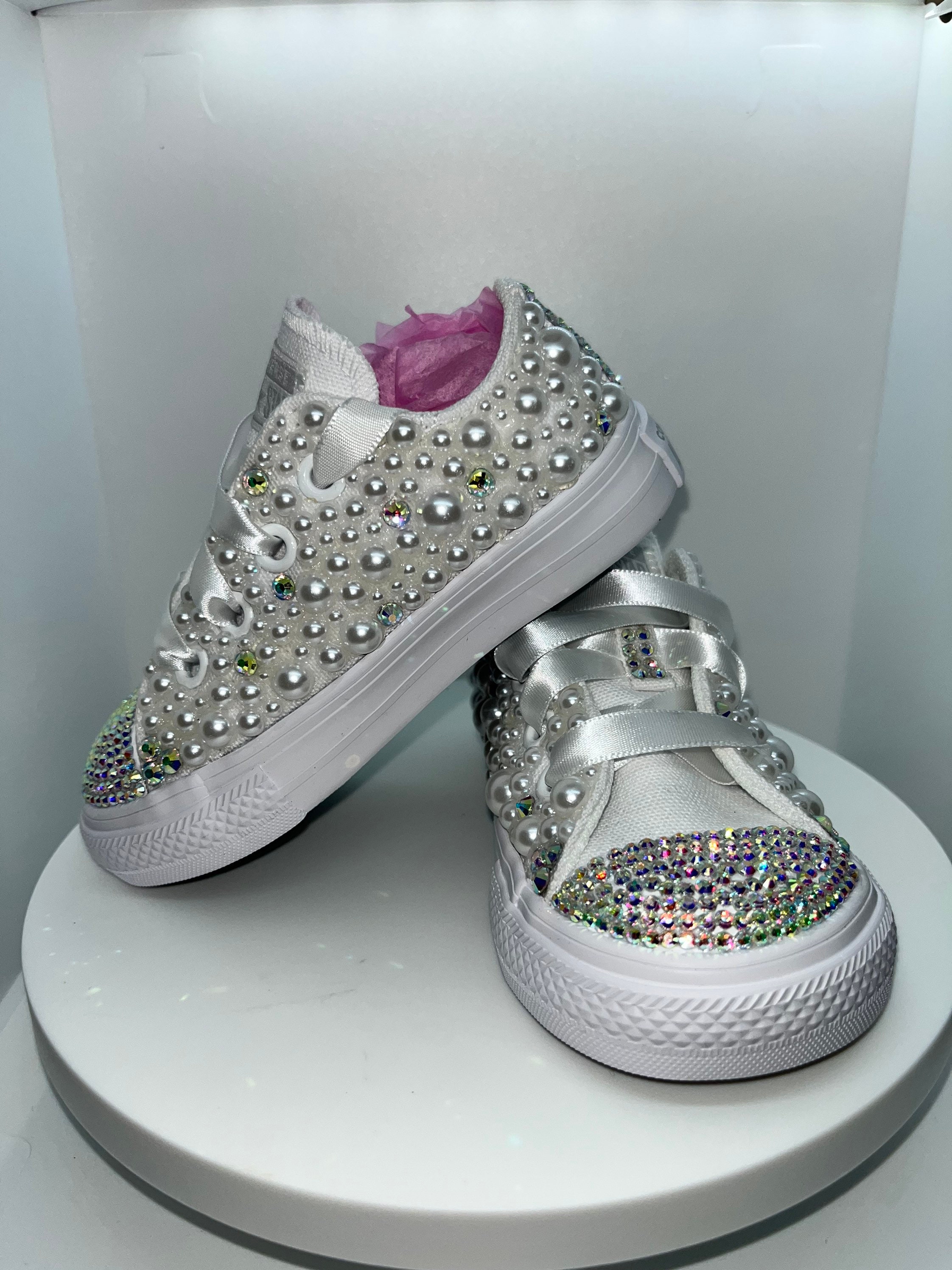 Custom Bling Converse brand new with Hearts Moons and Stars Size 10 toddler little girl size Schoenen Meisjesschoenen Sneakers & Sportschoenen 