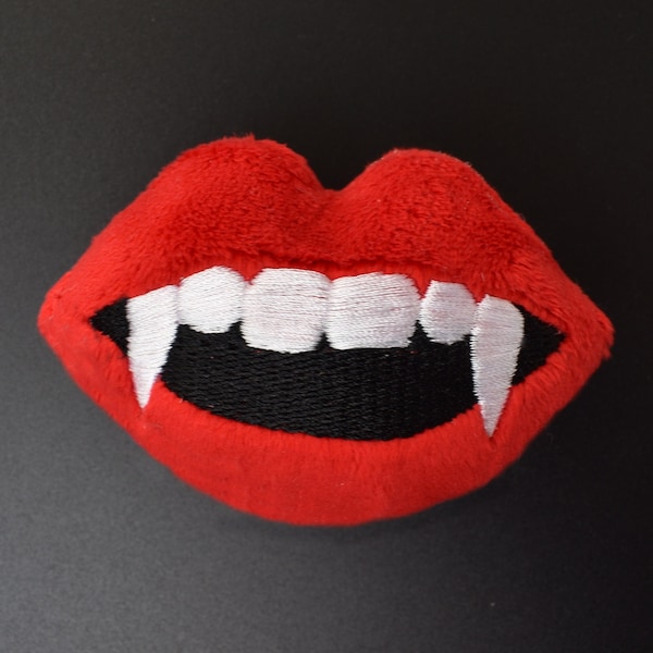 vampire lips Stuffie snap tab, 4x4 Halloween ITH Embroidery , Machine Pattern, ITH lips Stuffie, Halloween Softie pattern