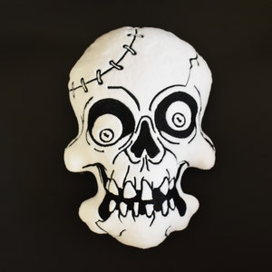 Crazy Skull Stuffie Halloween ITH Broderie , Modèle Machine, ITH Skull Stuffie, Halloween Softie, Motif Crâne, ITH 5x7 ,6x10,7x12,8x12