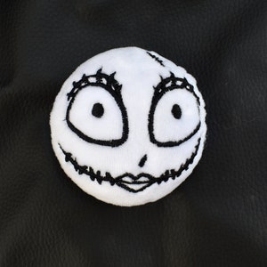 Halloween Sally Skellington dans le motif de broderie cerceau, motifs de broderie Halloween, motifs de broderie Machine ITH 4 x 4