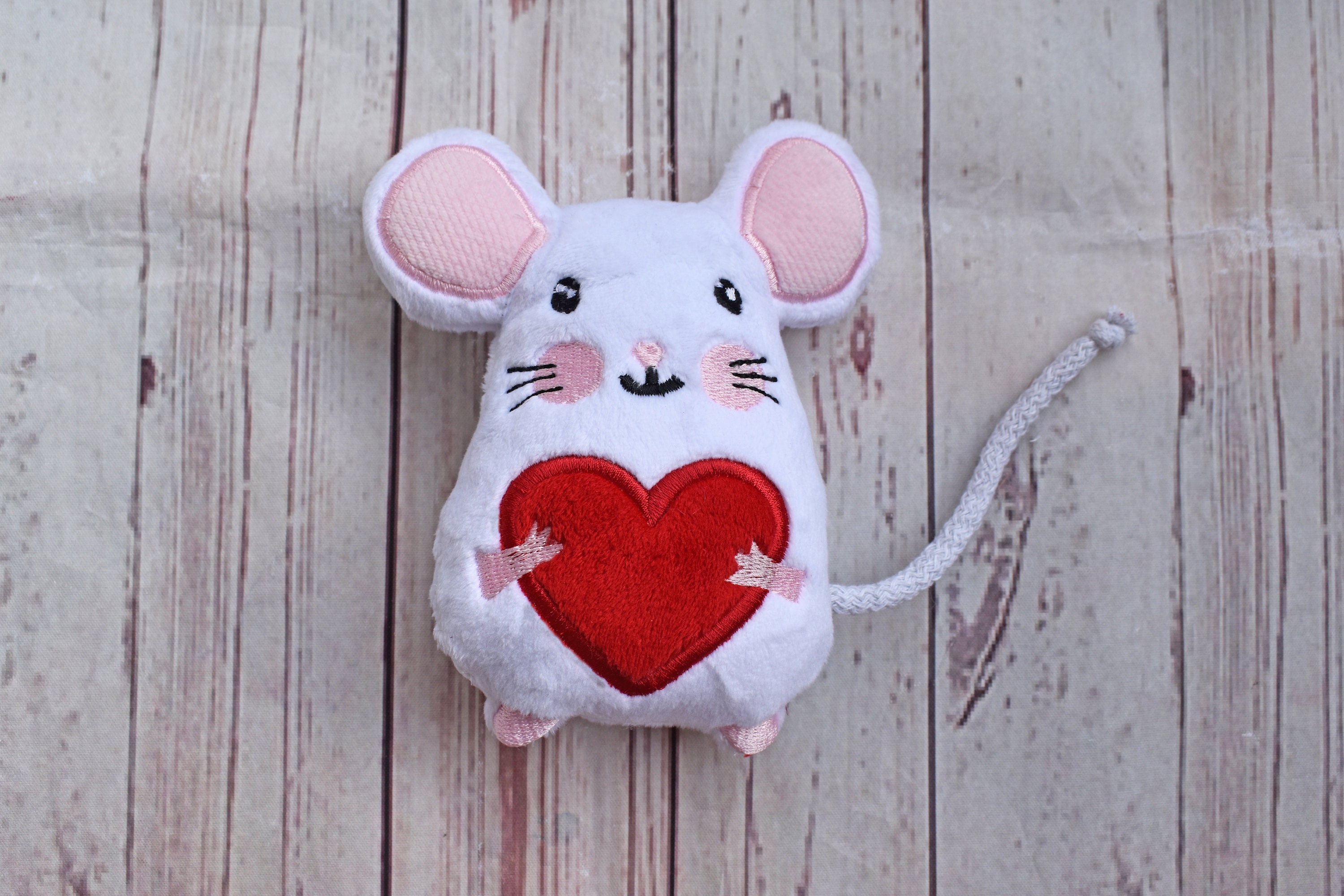 Maus mit herz stuffie ith stickdatei maschinenmuster ith  etsy Maus mit herz stuffie ith stickdatei maschinenmuster ith  etsy