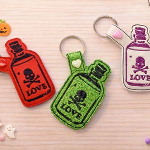 Gifflesje met kliksluiting, Halloween, sleutelhanger, sleutelring, kliksluiting, ITH, digitaal bestand, borduurpatroon 4x4