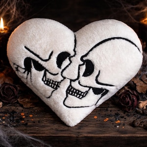 Amore per lo scheletro Teschio di peluche Halloween ITH Ricamo, Modello a macchina, Teschio di peluche ITH, Morbido di Halloween, ITH 5x7,6x10,7x12,8x8,8x12